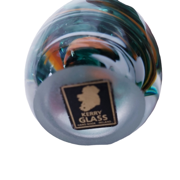 Kerry Glass Vintage Egg Paperweight - Picture 3 of 3